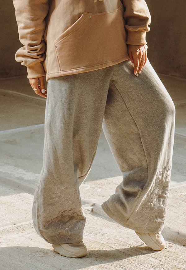 AJWPB-05 UNISEX WIDE LEG EMBROIDERED SWEATPANTS 1 PC